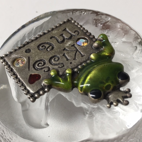 🖤Vtg Frog Prince pewter brooch - Picture 3 of 13